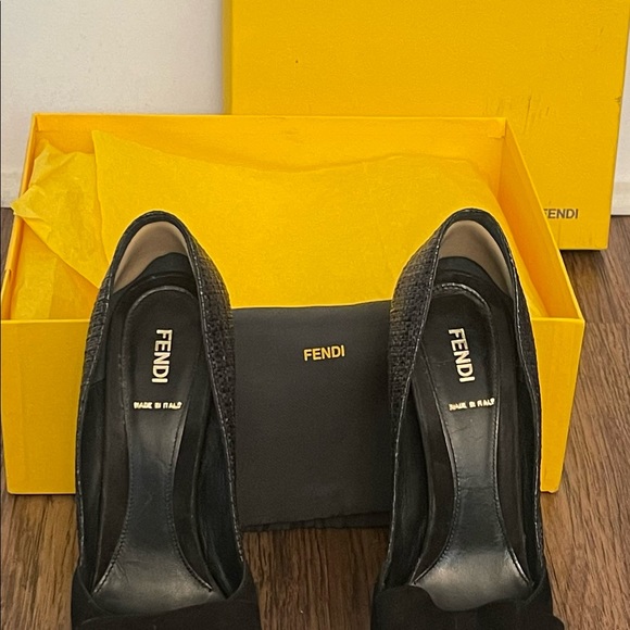AUTHENTIC AND VERIFIED FENDI PEEP TOE PUMPS - Picture 3 of 3